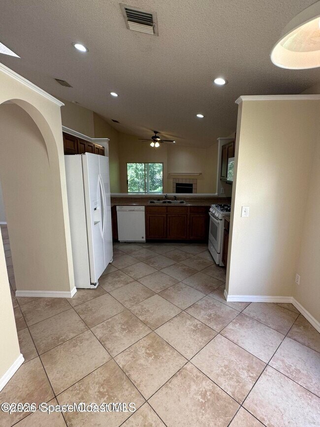 Building Photo - 2923 Pebble Creek St