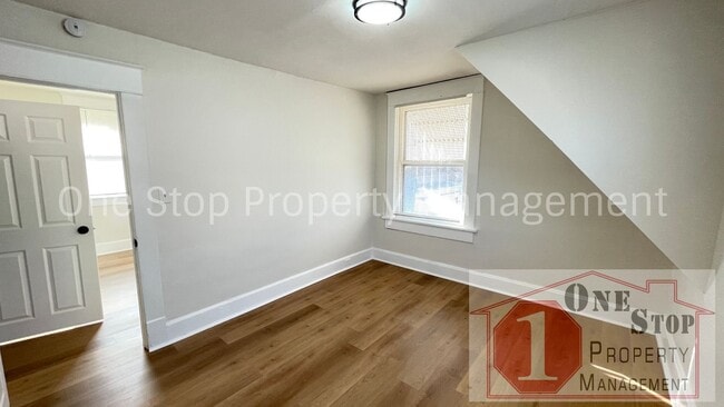 Building Photo - Beautiful 4 Bedroom 2 Bathroom Home in Kansas City!