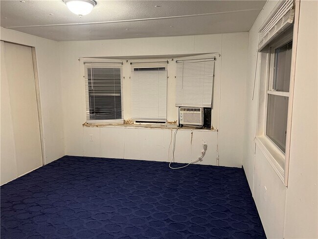 Building Photo - 411 Kelso Dr