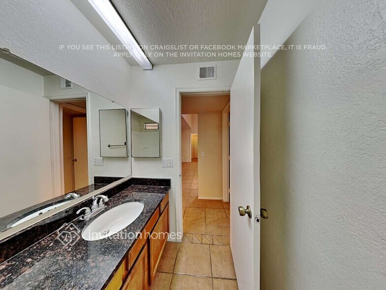 Building Photo - 3733 W Waltann Ln