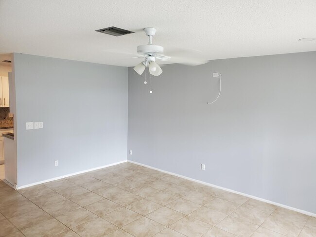 Building Photo - 329 NE Cullman Ct