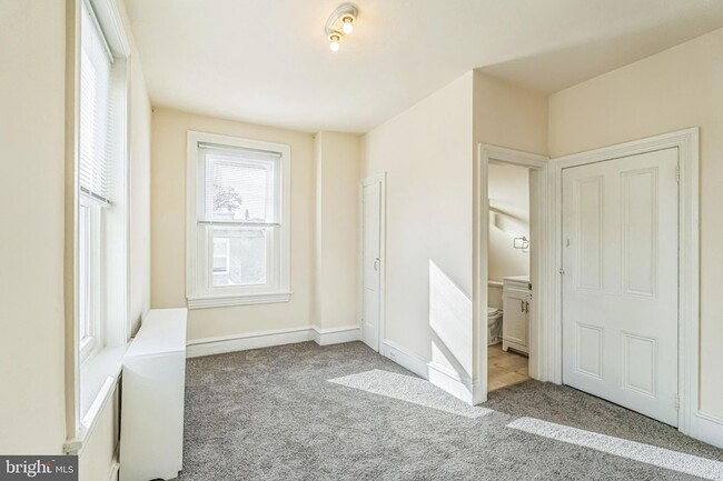 Building Photo - 459 Martin St