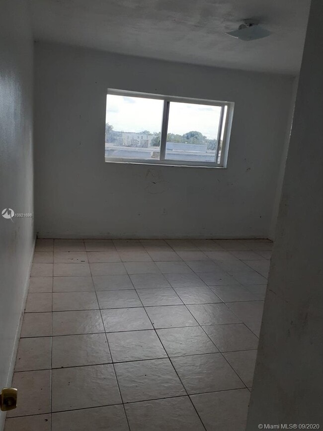 Building Photo - 13285 NE 6th Ave