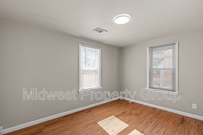 Building Photo - 161 Anistasia Dr