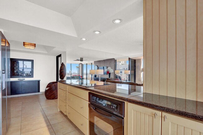 Building Photo - 5510 N Ocean Dr