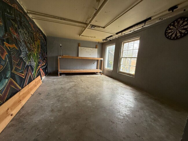 Building Photo - Rare 2/1 w/ Basement in Cherrywood!