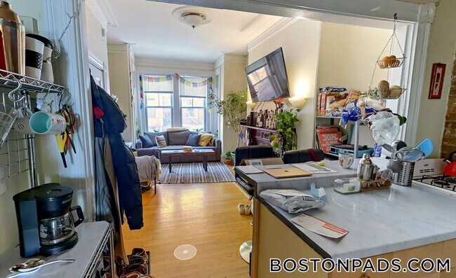 Building Photo - 6 Symphony Rd