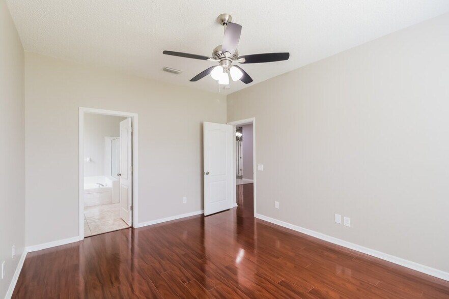 Building Photo - 10324 Goldenbrook Way