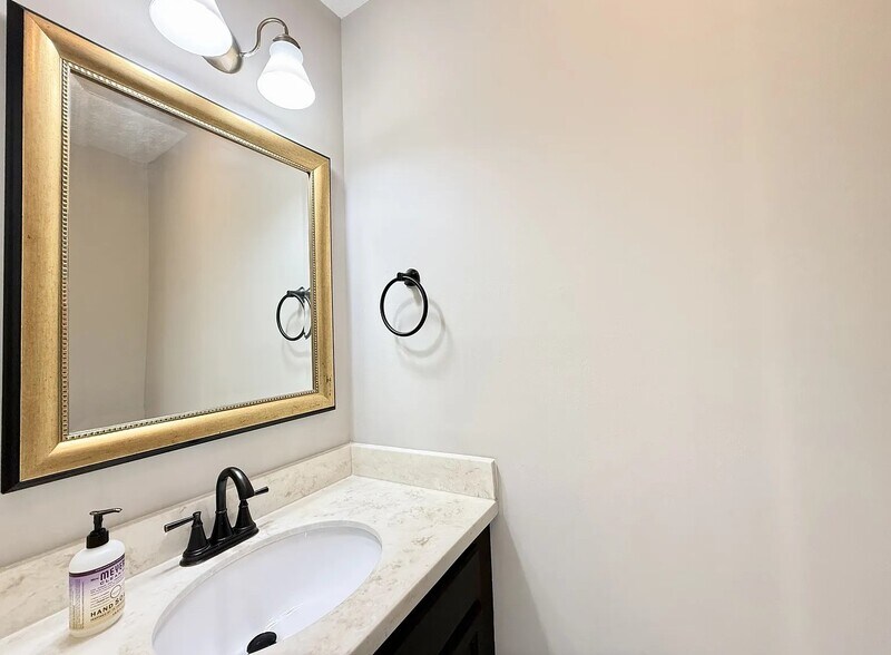 Building Photo - 4013 Heather Ct