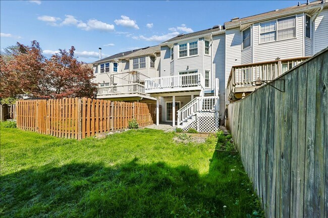 Building Photo - Luxury Townhome at Lake Linganore