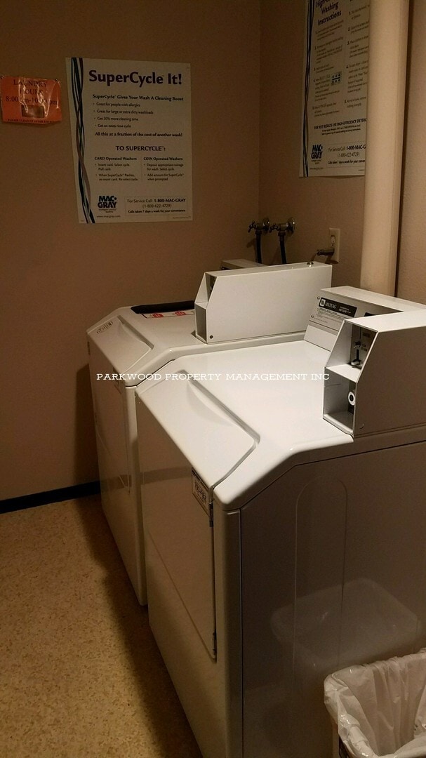 Building Photo - 2 Bedroom, North Tacoma, $1595 + $100 w/s/g = $1695.00, upper floor apartment