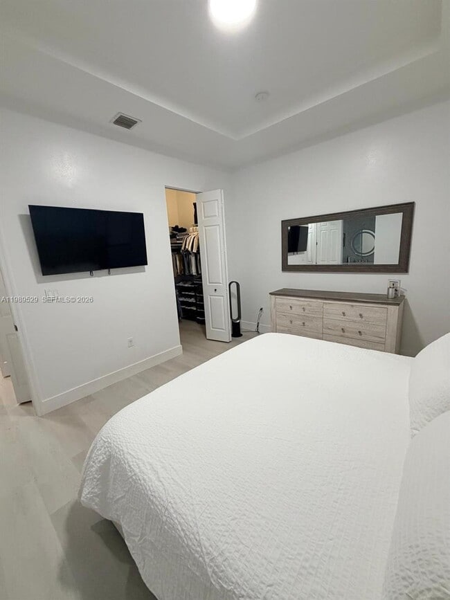 Building Photo - 1022 NE 42nd Terrace