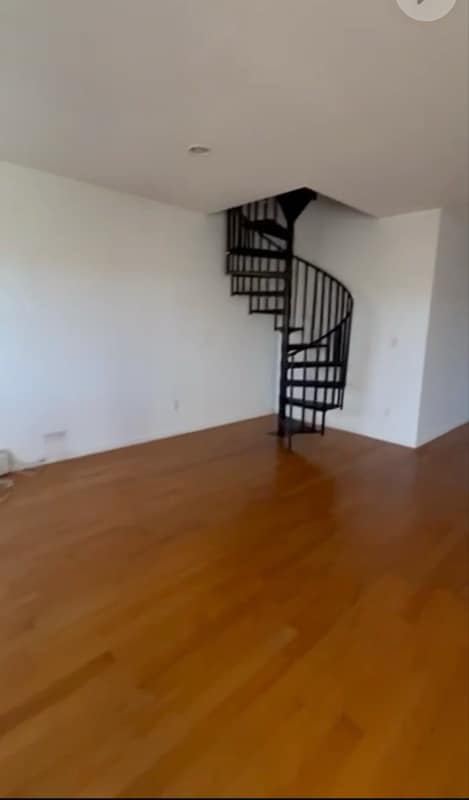 Building Photo - 20-10 Steinway St