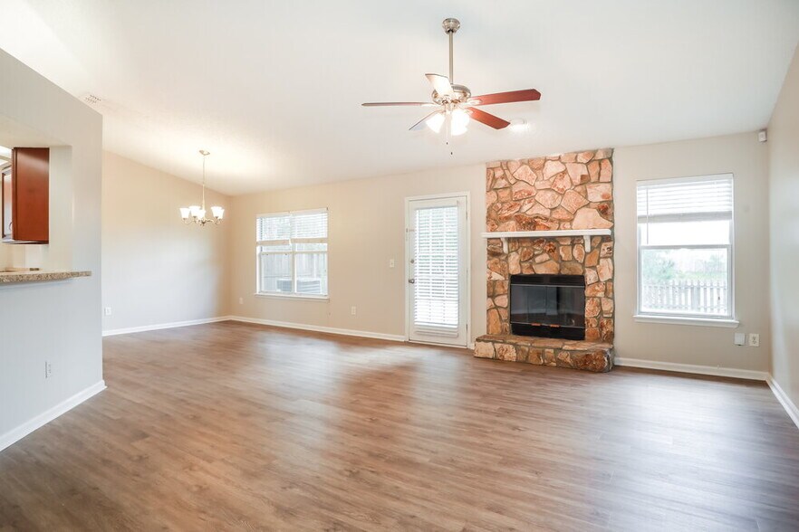 Building Photo - 380 Willow Green Dr