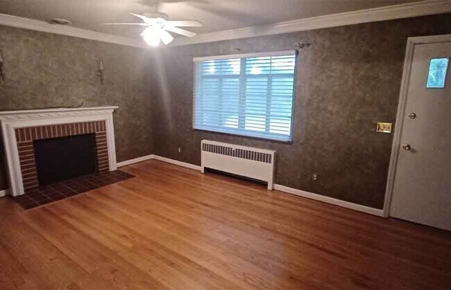 Building Photo - 1342 Spring Lawn Ave