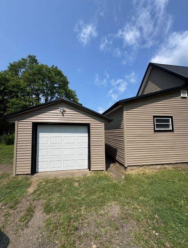 Building Photo - 601 W Wolf Ave
