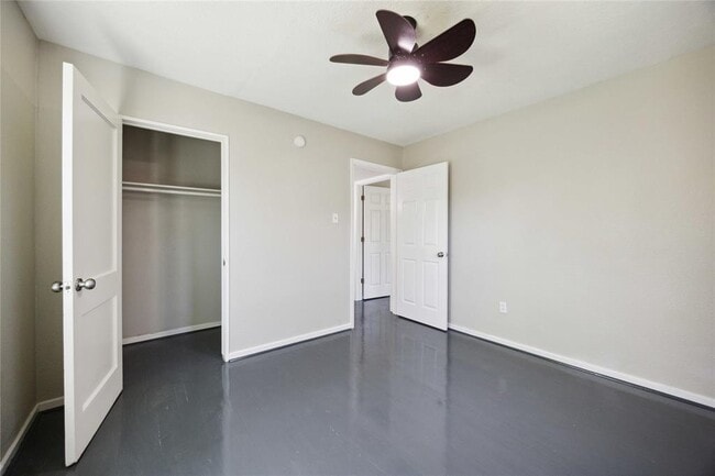 Building Photo - 5206 Willow Glen Dr