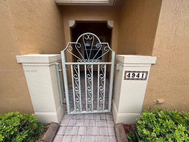Building Photo - 4941 Tradewinds Ter