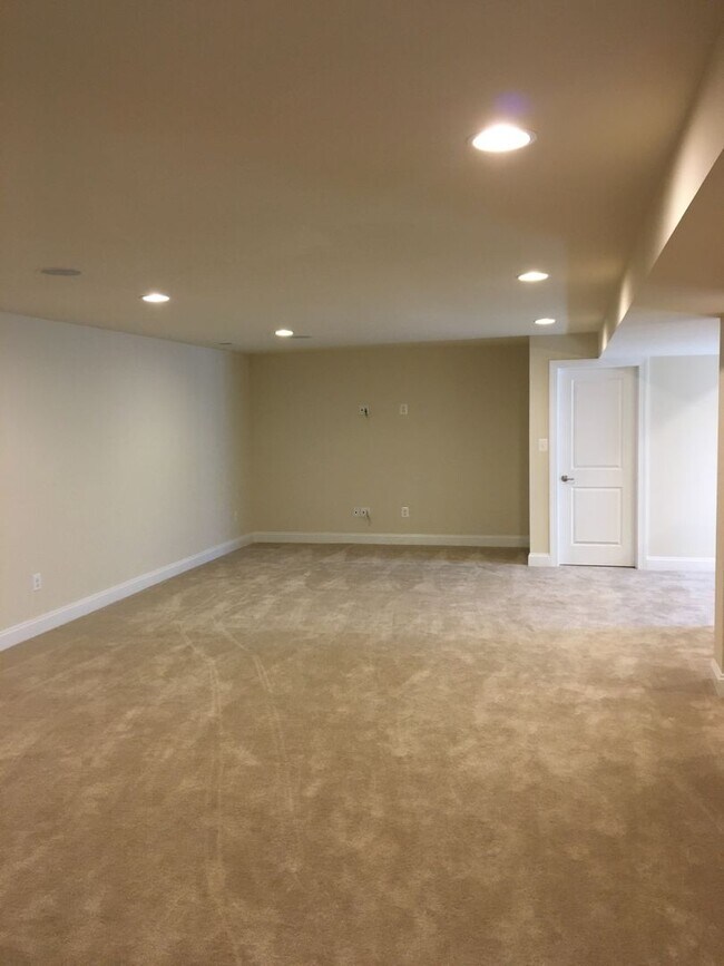 Building Photo - Stunning Luxury Twin Single-Family in Prestigious Atwater – 4BR, 3.5BA | Finished Basement with F...