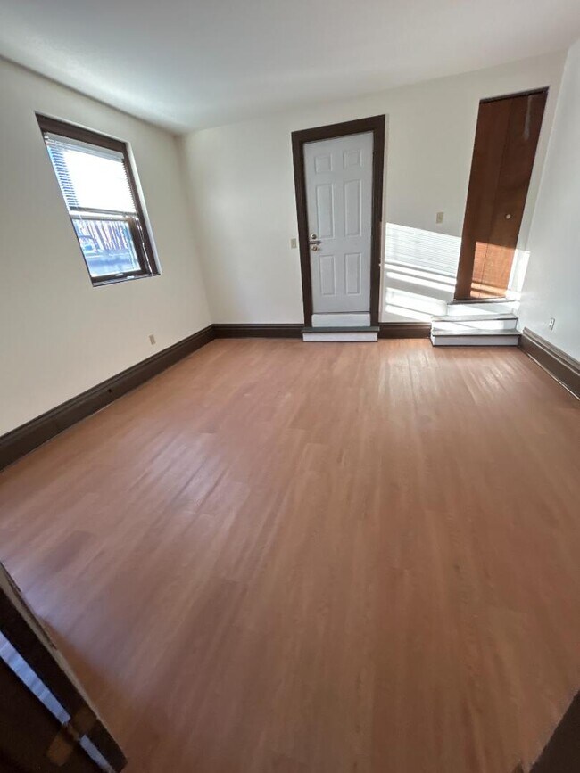 Building Photo - 814 N 2nd St