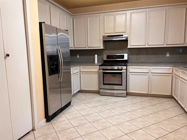 Building Photo - 1305 Vista Rd