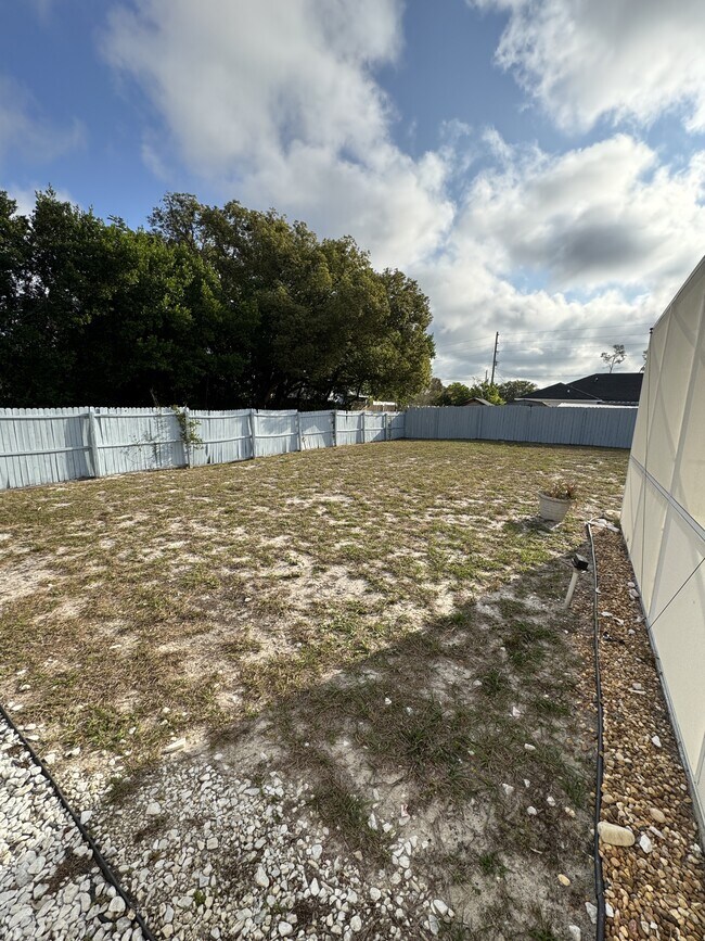 Building Photo - 5100 Mentmore Ave