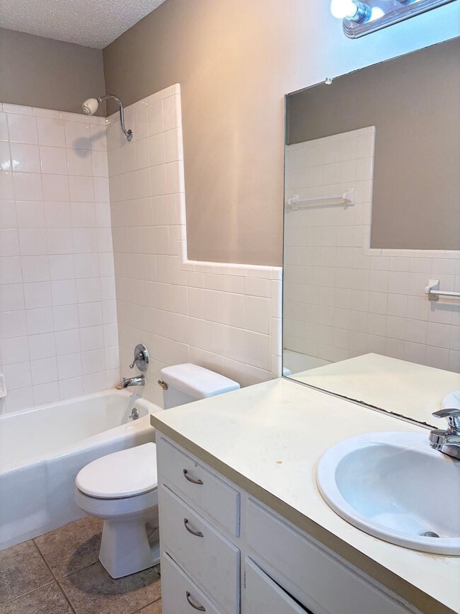 Building Photo - 3404 70th Dr