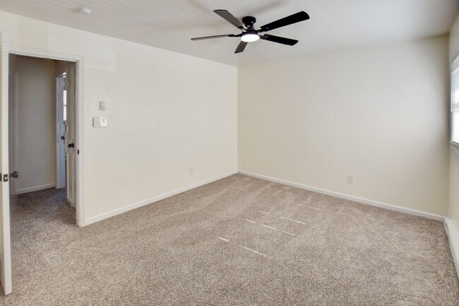 Building Photo - 2625 Harvard Dr