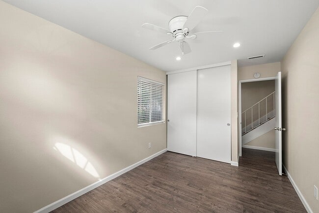 Building Photo - Spacious 4-Bedroom 2.5-Bathroom Townhome 5...