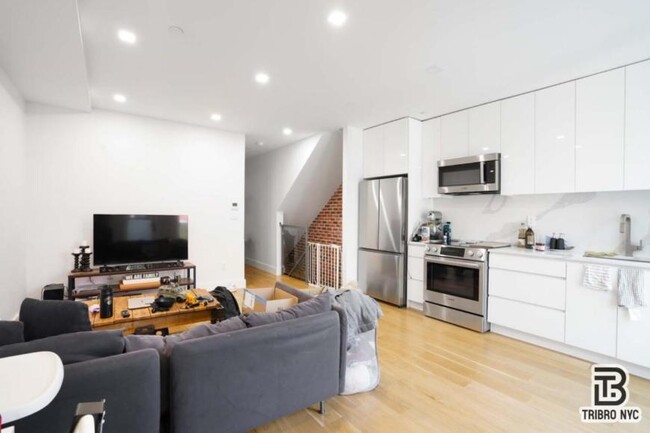 Building Photo - 3 bedroom in BROOKLYN NY 11205
