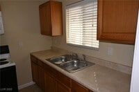 Building Photo - 320 N 16th St