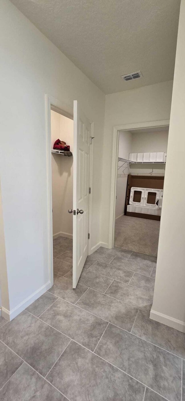 Building Photo - 528 Seafoam Cir