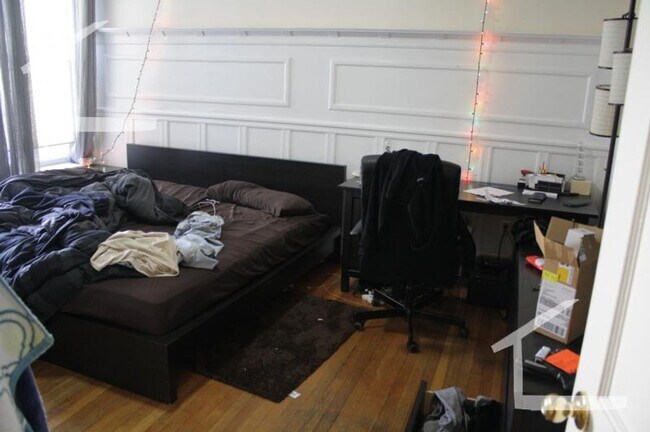 Building Photo - BU Brookline Area Spacious 5b/2b Large  Rooms, These don't last long  Hurry!