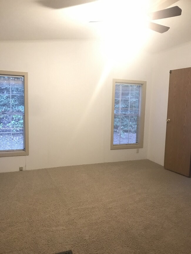 Building Photo - 309 NE Whimbrel Ct