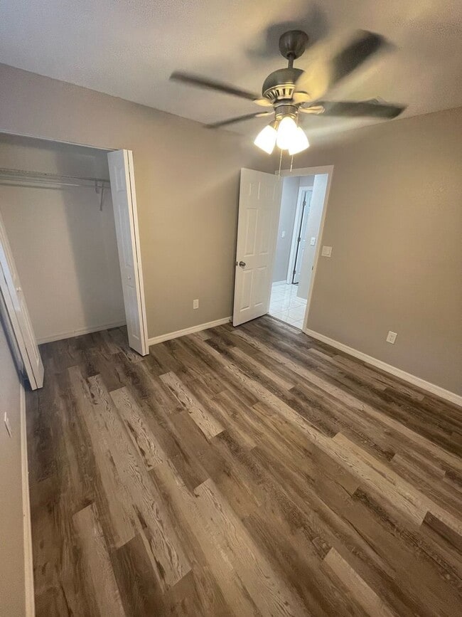 Building Photo - Annual Unfurnished Renovated Single-family Home near Mckibben Park!