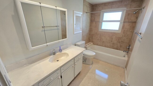 Building Photo - Charming 2BR/2BA Annual Rental in Southgate