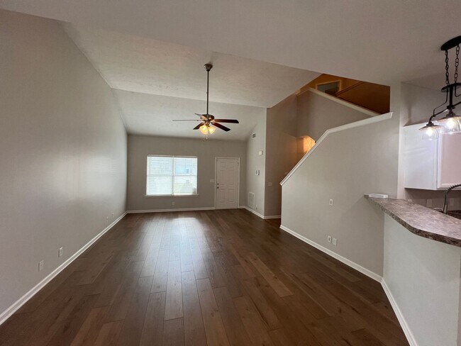 Building Photo - Move-in Special! Available Immediately! Gorgeous 4 Bedroom 3 Bath in Creeksbend Subdivision