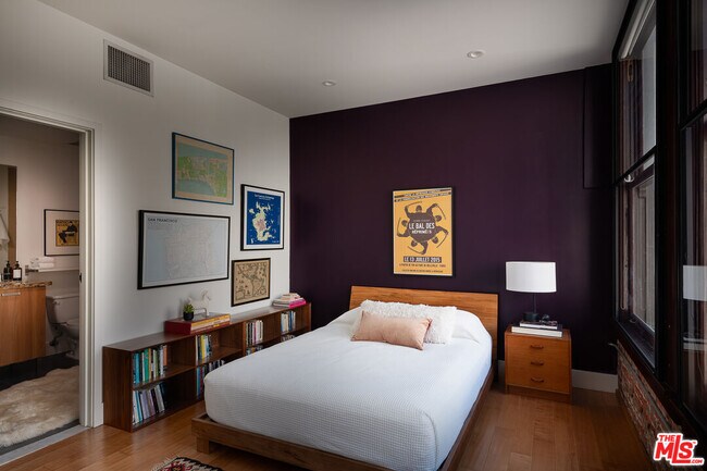 Building Photo - 460 S Spring St