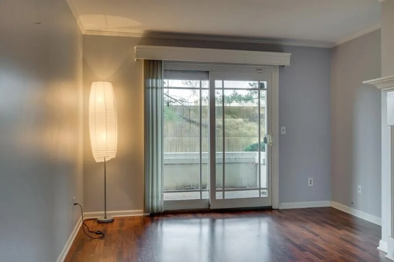 Building Photo - 262 Hillsboro Pl