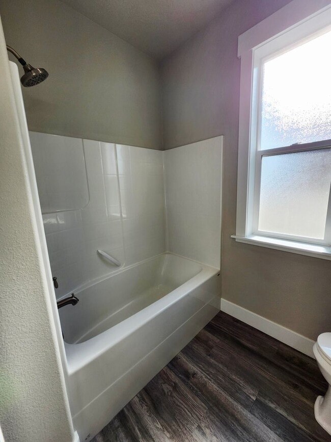 Building Photo - Elegant 4 Bed, 2 Ba Home - MANY Upgrades &...