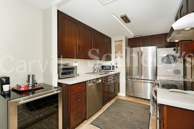 Building Photo - Fully Furnished Studio in the heart of Dow...