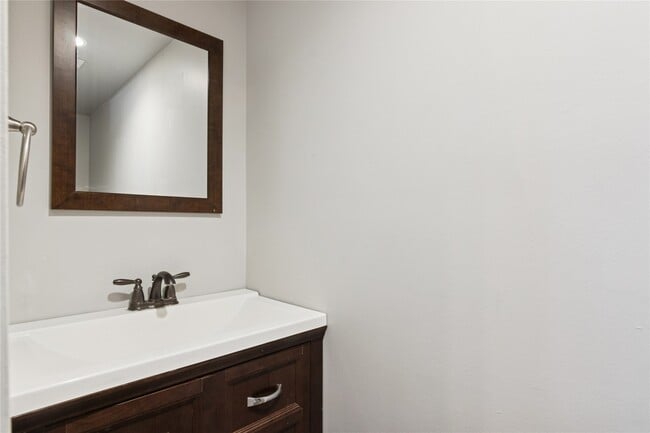 Building Photo - 1910 East Ave