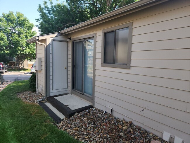 Building Photo - Academy and Vickers--Ranch Style Townhome!