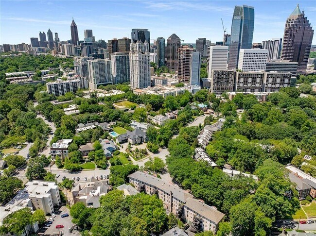 Building Photo - 124 Lafayette Dr NE