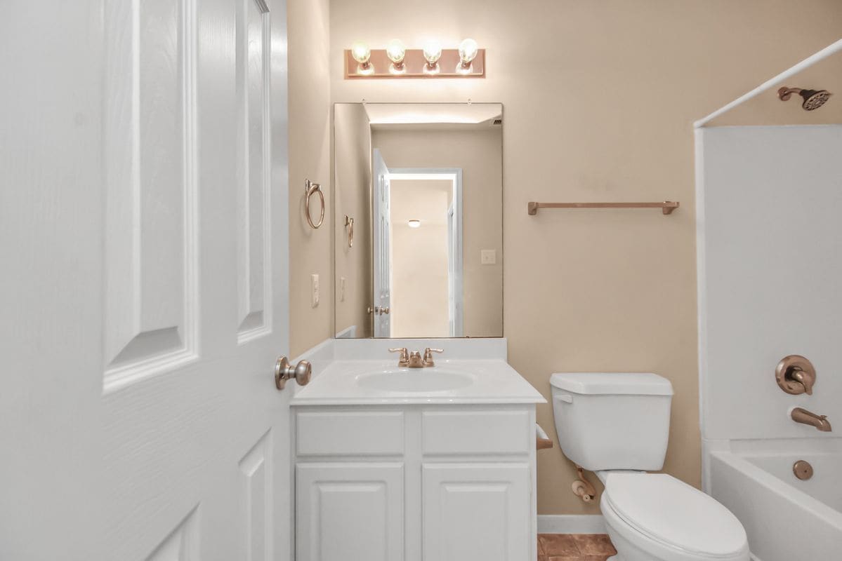 Building Photo - 4047 Mossy Spring Ln