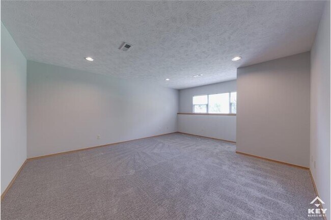 Building Photo - 565 N Bristol Ct