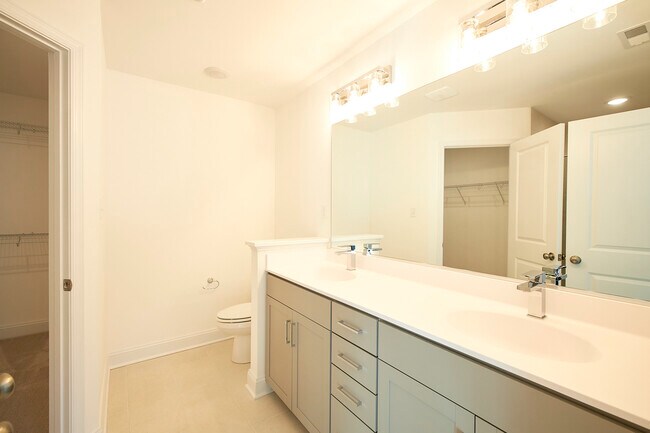 Building Photo - 13868 Randolph Pond Ln