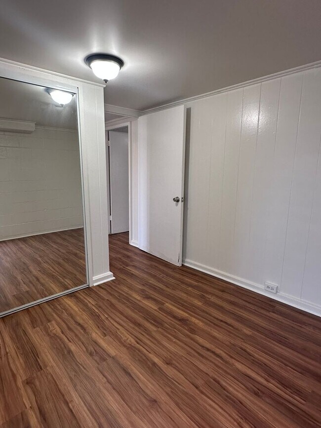 Building Photo - 1701 Skyline Dr