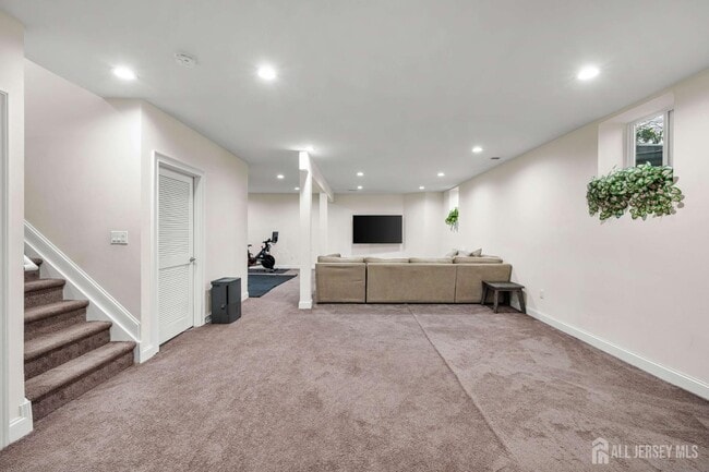 Building Photo - 2 Gonzalez Dr