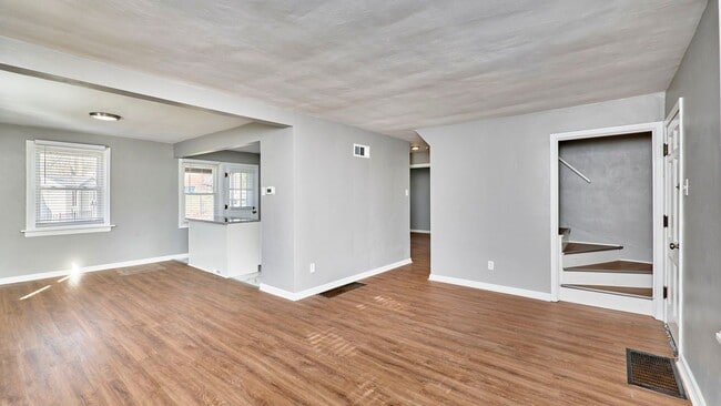 Building Photo - 8601 Belhaven Dr